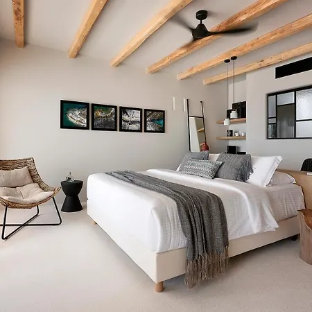 Cave Milos ホテル アダマス