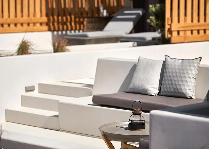 Cave Milos فندق *